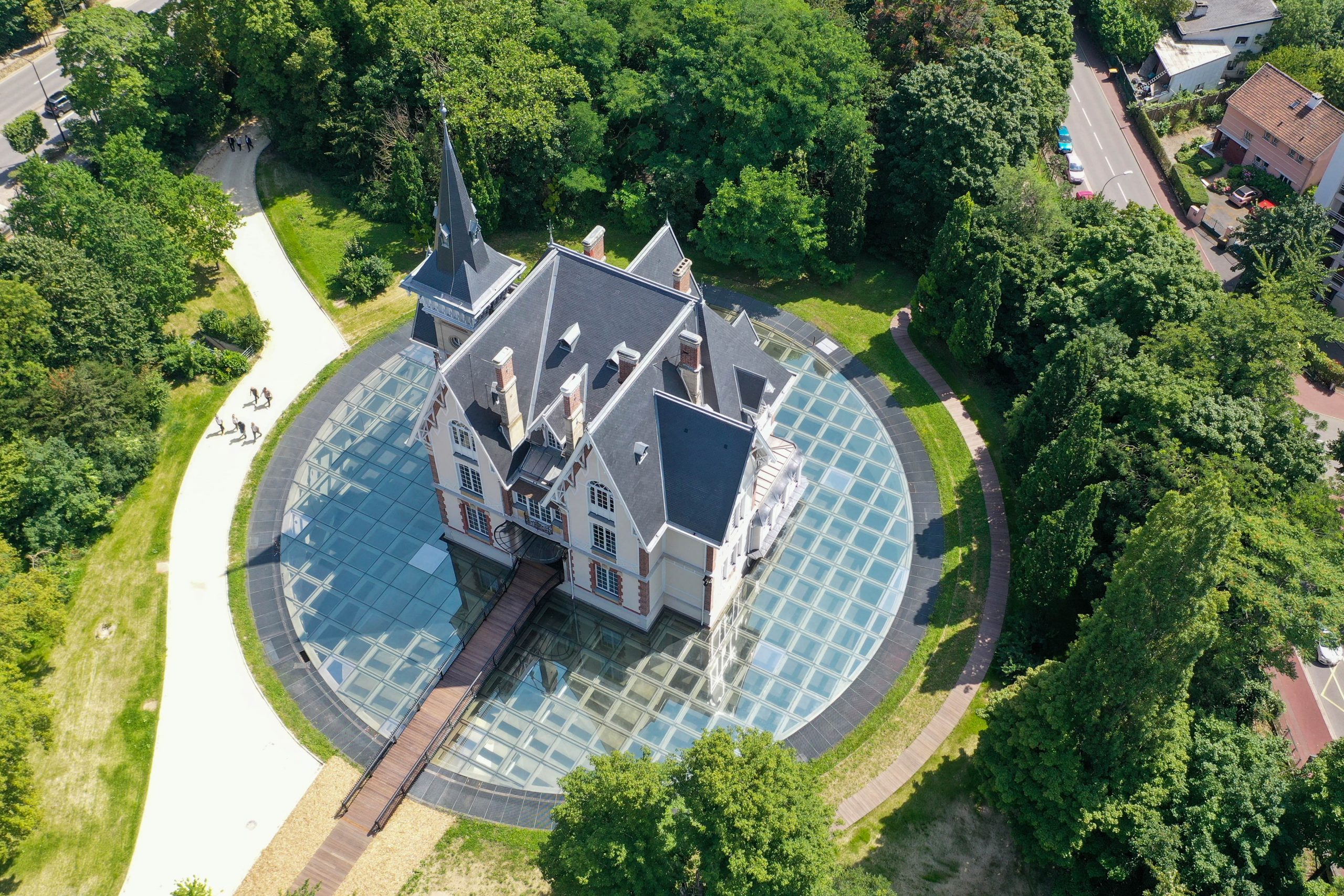 Vue aérienne du château avec sa galerie vitrée